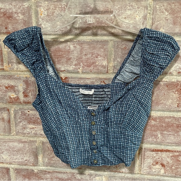 Crop Top Tilly’s New with tags front button blue plaid size small cropped top - Picture 3 of 6